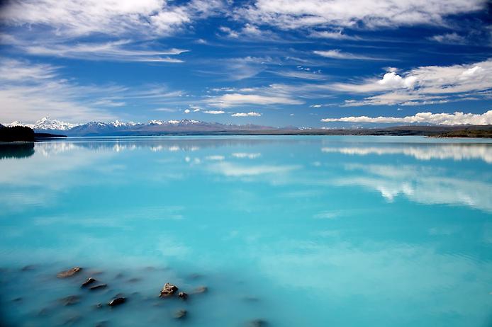 голубое озеро в Новой Зеландии